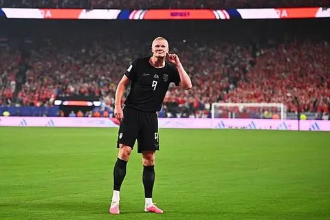 ملك النرويج.. هالاند يحصد جائزة رجل مباراة السنغال بكأس العالم